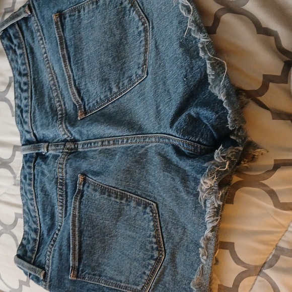 High Rise Shortie - Picture 2 of 4